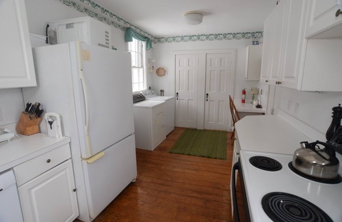 Truro House | Views of Cape Cod Bay Near Corn Hill (2214)