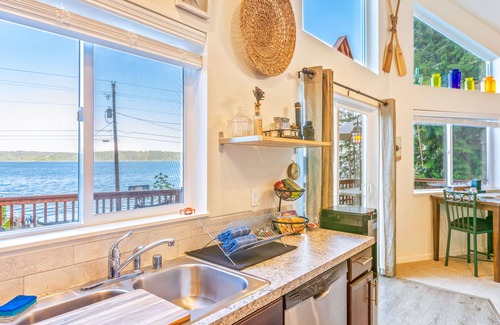 Brinnon House | Views of Hood Canal, Mount Rainier & Wildlife!