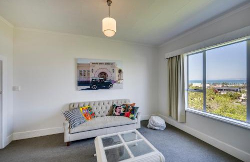Napier House | Views on Colenso - Napier Holiday Home
