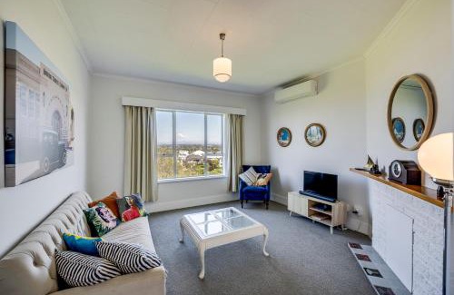Napier House | Views on Colenso - Napier Holiday Home