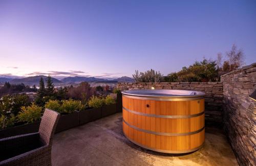 Wanaka Villa | Views on Stone by Sotheby's Luxury Rental Homes