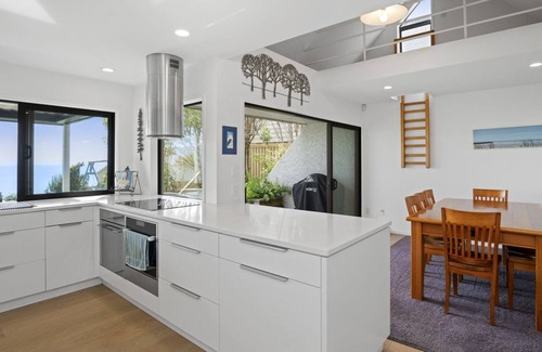 Stanmore Bay House | Views on Vipond - Stanmore Bay Holiday Home