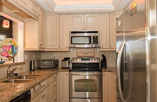 Marathon House | Views ~ Pool~Private Hot Tub~FREE Boat Slip~Heaven!