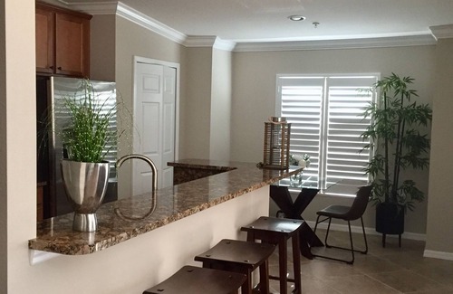 Naples Condo | Views:Water,Golf & Preserve! 2Br/Den/Garage w/Golf (3 Month min Jan - March)