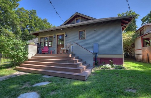 University District House | Viking House - Walk to campus!