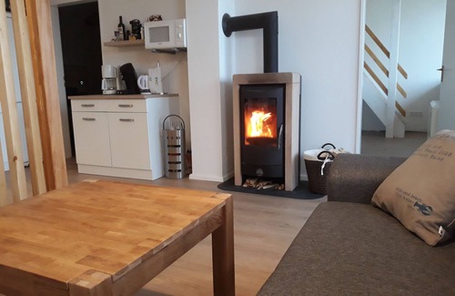 Altfunnixsiel Apartment | Viking nest - cozy modern apartment right on the Harle - near the coast