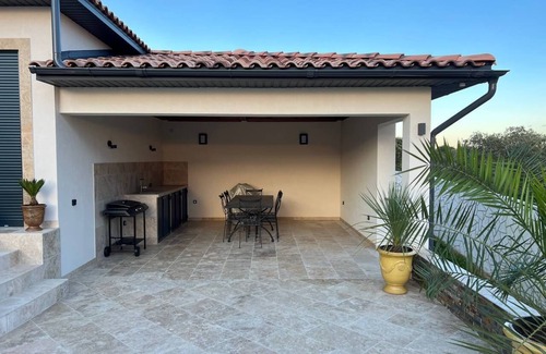 Saint-Hippolyte-de-Montaigu Villa | Villa "mont Aigu"