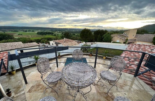 Saint-Hippolyte-de-Montaigu Villa | Villa "mont Aigu"