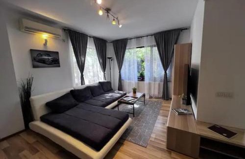 Sector 3 Villa | Vila luminoasa cu curte privată