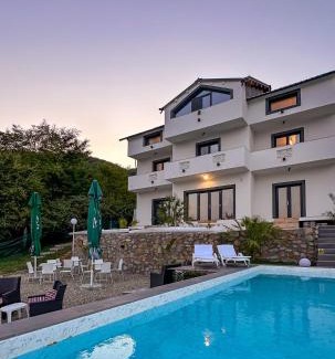 Eselnita Bed & Breakfast | Vila Riviera 990 Ambasador