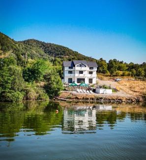 Eselnita Bed & Breakfast | Vila Riviera 990 Ambasador