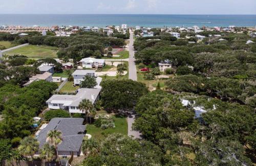Vilano Beach House | Vilano Vacation - Entire House! Walk to Beach! 4 miles to Downtown Historic St Augustine! Dog Friendly