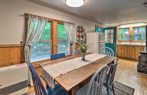 Vilas Cabin | Vilas Treetop Cabin w/ On-Site Creek & Views!