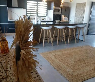 Saint-Paul Villa | Villa élégante avec piscine privée à Saint Paul + Vue sur la mer
