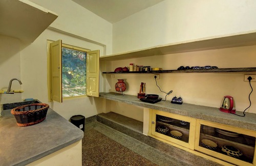 Udaipur Apartment | Villa 10 Para - 2BHK City Center Stay Balcony Green Surroundings 4 Pax