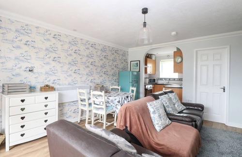 Corton Cottage | VILLA 109, pet friendly, country holiday cottage, with pool in Corton