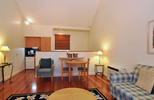 Pokolbin Villa | Villa 1br Villa Cabernet located within Cypress Lakes Resort