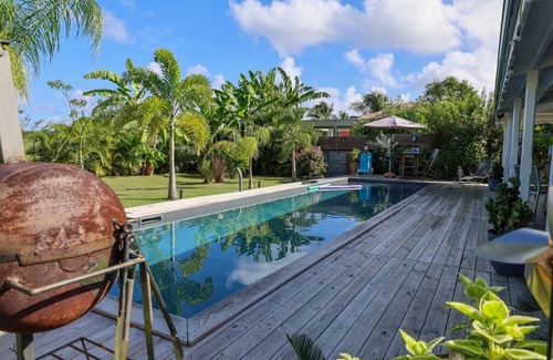 Saint-Francois Villa | Villa 2 parental suites private swimming pool wooded garden 9 mn from Raisins Clairs