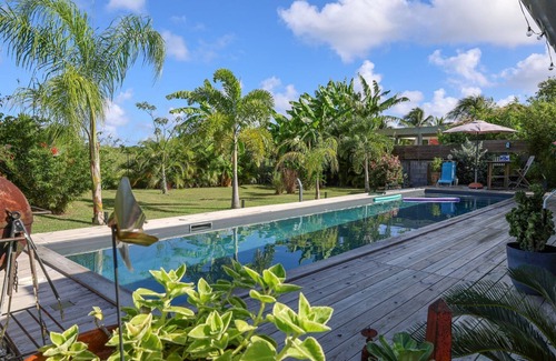 Saint-Francois Villa | Villa 2 parental suites private swimming pool wooded garden 9 mn from Raisins Clairs