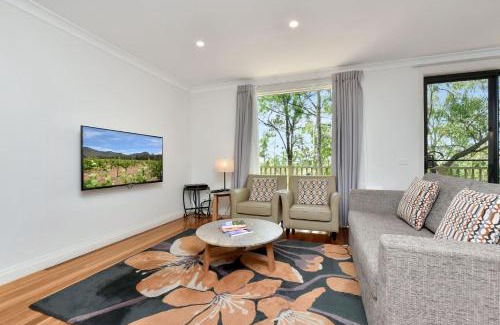 Pokolbin Villa | Villa 2br Chablis Villa located within Cypress Lakes Resort