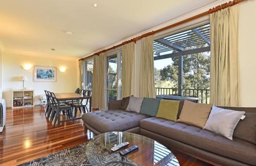 Pokolbin Villa | Villa 2br Ferre Villa located within Cypress Lakes Resort
