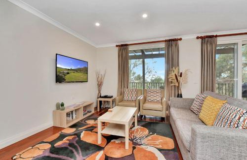 Pokolbin Villa | Villa 2br Frambois Villa located within Cypress Lakes Resort