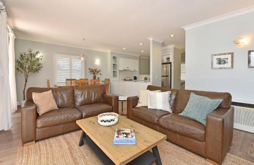 Pokolbin Villa | Villa 2br Pinot Grigio Villa located within Cypress Lakes Resort