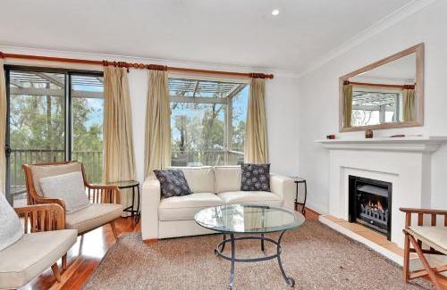 Pokolbin Villa | Villa 2br Rose Villa located within Cypress Lakes Resort