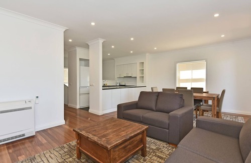 Pokolbin Villa | Villa 2br Vermentino Villa located within Cypress Lakes Resort