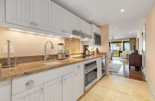 Kahuku Apartment | Villa 305: Fall REDUCED 50%! King bed! Penthouse Ocean View Turtle Bay