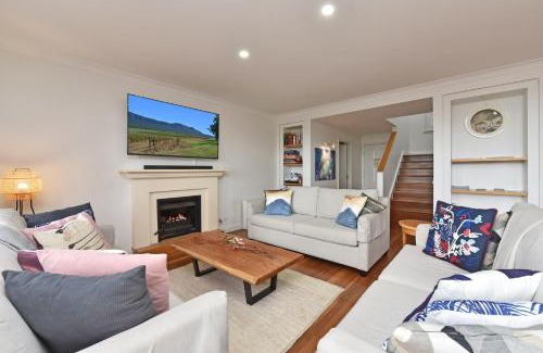 Pokolbin Villa | Villa 3br Barolo Villa located within Cypress Lakes Resort