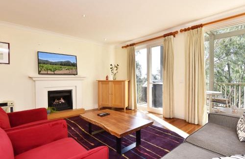 Pokolbin Villa | Villa 3br Chambourcin Villa located within Cypress Lakes Resort