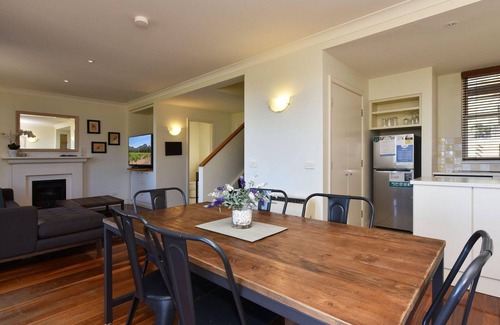 Pokolbin Villa | Villa 3br Fiano Villa located within Cypress Lakes Resort