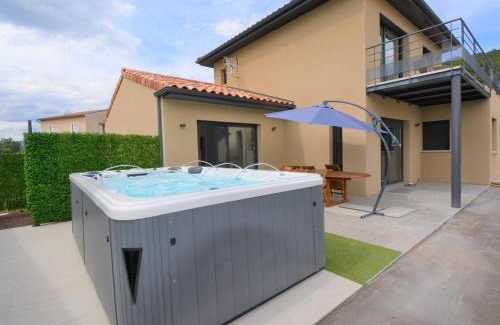 Ruoms House | Villa 4 Suites avec Spa de Nage, Terrasse et Clim - Proche Centre Ruoms - FR-1-382-149