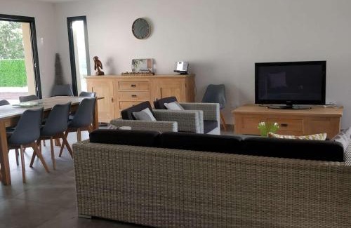 Ruoms House | Villa 4 Suites avec Spa de Nage, Terrasse et Clim - Proche Centre Ruoms - FR-1-382-149