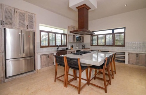 Parras de la Fuente House | Villa 4BR Pueblo Parvada