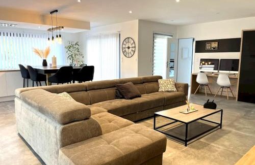 Millas Villa | Villa accueillante à Millas avec piscine privée et jacuzzi