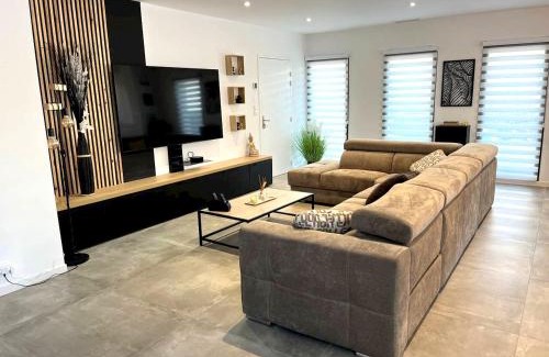 Millas Villa | Villa accueillante à Millas avec piscine privée et jacuzzi