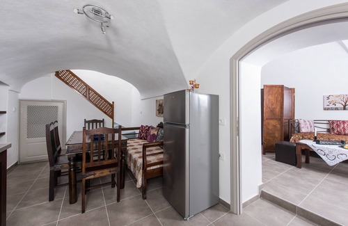 Megalochori Villa | Villa Aegeon Grande with Hot Tub