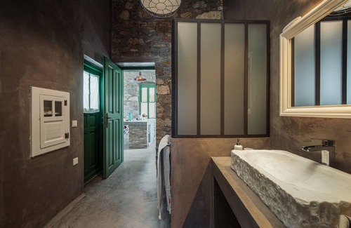 Livadi Villa | Villa 'Aglaia' with Private Terrace, Wi-Fi and Air Conditioning