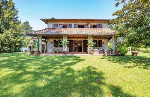 Camaiore Villa | Villa ai Boschetti by Mmega