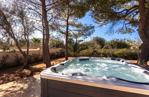 Torre San Giovanni Villa | Villa Alba in Torre San Giovanni with Jacuzzi, by Apulia home