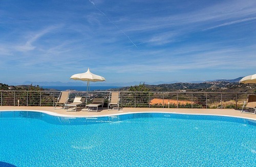 Laureana Cilento House | Villa Albatros B: A characteristic and welcoming independent house surrounded by the greenery, with Free WI-FI.