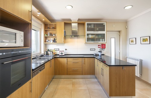 Alporchinhos Villa | Villa Alegria