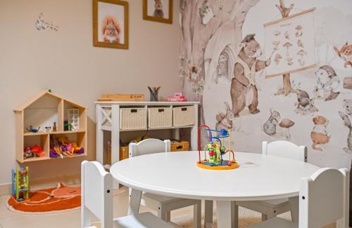 Orlowo Apartment | Villa Allegra Apartamenty z ogrodem i salą zabaw ,darmowy parking i leżaki, 5minut do morza
