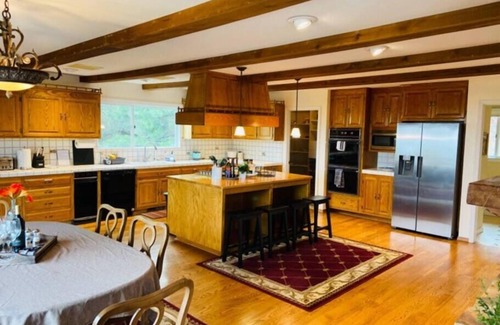 Mariposa House | Villa Alta Vista at Yosemite- Views and Game Room