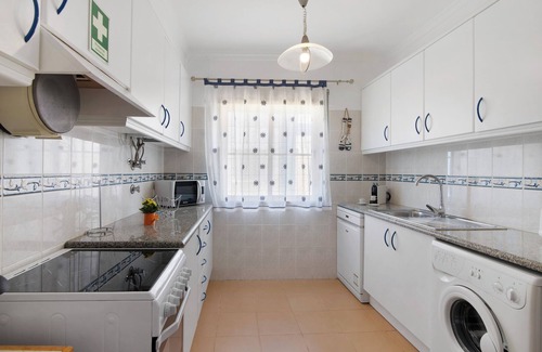 Tavira Villa | Villa 'Alto Do Perogil Pool' with Mountain View, Wi-Fi and Air Conditioning