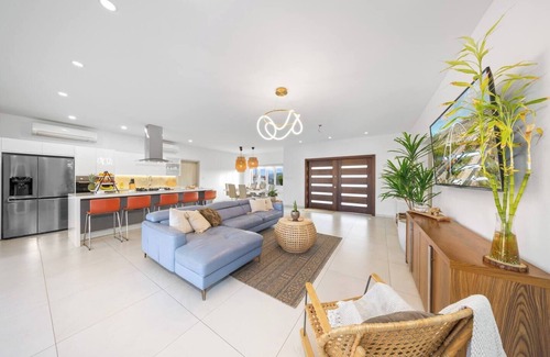 Esmeralda House | Villa Amara - Lux Stay Near Arashi Beach by Lucha
