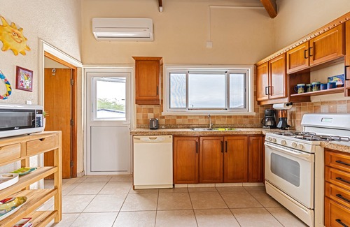 Sero Colorado House | Villa Amarc: Family Fun, Kite Surf, Balcony View minutes to Rodgers/Baby Beach!