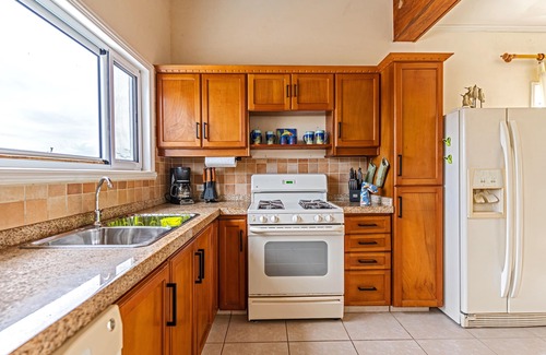 Sero Colorado House | Villa Amarc: Family Fun, Kite Surf, Balcony View minutes to Rodgers/Baby Beach!